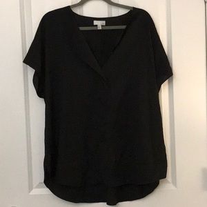 Black vneck short sleeve 2x top